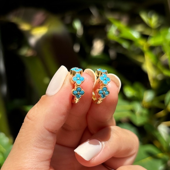 18K Gold Plated Flower Teal Stone Small Hoop Earrings - Picture 4 of 6